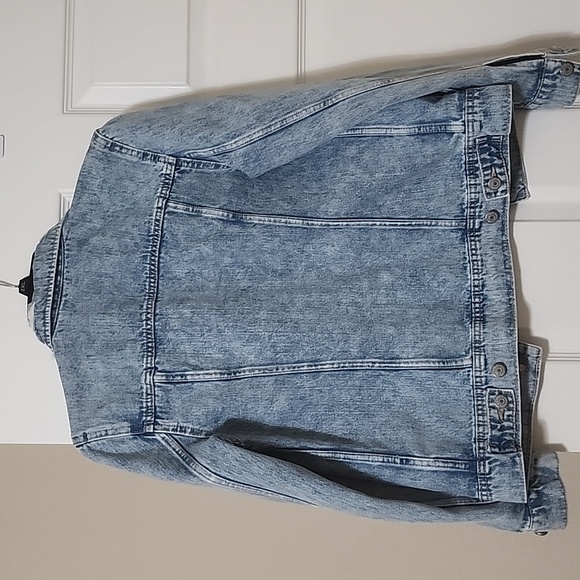 Old Navy Distressed Jean Jacket - Picture 5 of 6